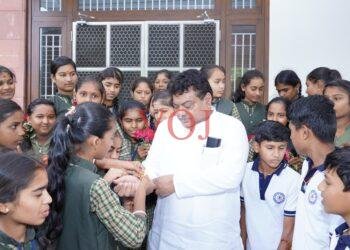 ಸರಕಾರಿ ಎಂ ಪಿ ಎಸ್ ಶಾಲೆಯ ವಿದ್ಯಾರ್ಥಿನಿಯರಿಂದ ಸಚಿವ ಎಮ್ ಬಿ ಪಾಟೀಲ ಅವರಿಗೆ ರಕ್ಷಾ ಬಂಧನ..