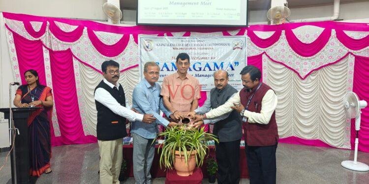 ವಾಣಿಜ್ಯ ಮತ್ತು ವ್ಯವಹಾರ ನಿರ್ವಹಣೆ ಕ್ಷೇತ್ರದಲ್ಲಿ ವ್ಯಾಪಕ ಅವಕಾಶಗಳು