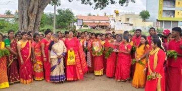 ಓಂ ಶಕ್ತಿ ದೇವಾಲಯದಲ್ಲಿ ಆಡಿ ಮಾಸದ ಪ್ರಯುಕ್ತ ಗಂಜಿಯನ್ನು ಸಮರ್ಪಿಸಿದ ಭಕ್ತ ಸಮೂಹ