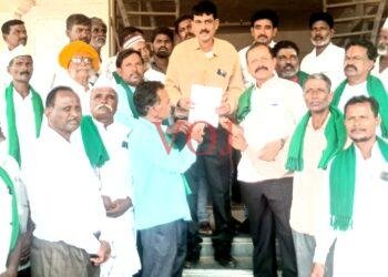 ರೈತರಿಗೆ ಬಿತ್ತನೆಗೆ ಸಕಾಲದಲ್ಲಿ ರಸಗೊಬ್ಬರ ಡಿ‌ಎಪಿ ಯೂರಿಯಾ ಪೂರೈಸಲು ಸರಕಾರಕ್ಕೆ ರೈತರು ಸಂಘಟನೆ ಆಗ್ರಹ.