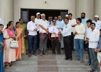 ದೈ ಶಿ ಶಿಕ್ಷಕರನ್ನು ಬೋಧಕ ಶಿಕ್ಷಕರೆಂದು ಪರಿಗಣಿಸಿ, ಮತಗಟ್ಟೆ ಕರ್ತವ್ಯ ಅಧಿಕಾರಿ ಕರ್ತವ್ಯದಿಂದ ಕೈ ಬಿಡುವಂತೆ ಒತ್ತಾಯಿಸಿ ಮನವಿ