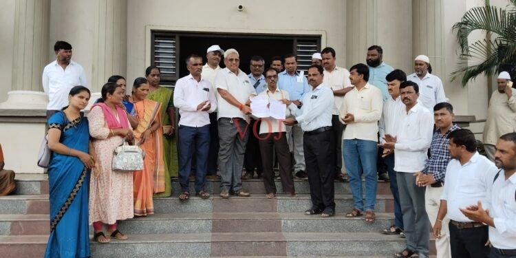 ದೈ ಶಿ ಶಿಕ್ಷಕರನ್ನು ಬೋಧಕ ಶಿಕ್ಷಕರೆಂದು ಪರಿಗಣಿಸಿ, ಮತಗಟ್ಟೆ ಕರ್ತವ್ಯ ಅಧಿಕಾರಿ ಕರ್ತವ್ಯದಿಂದ ಕೈ ಬಿಡುವಂತೆ ಒತ್ತಾಯಿಸಿ ಮನವಿ