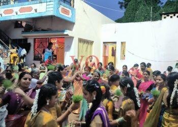 ಹುಲ್ಲೂರ ತಾಂಡಾ ನಂ 2ರಲ್ಲಿ ಗಮನ ಸೆಳೆದ ಗ್ರಾಮೀಣ ಸಸಿ ಹಬ್ಬ