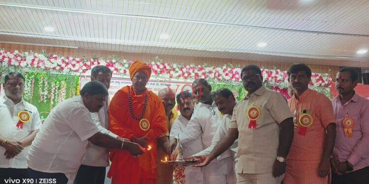 ಸರಕಾರಿ ಪ್ರಾಥಮಿಕ ಶಾಲೆಗಳಿಗೆ ಹಾಗೂ ಶಿಕ್ಷಕರಿಗೆ ಸಿಗುವ ಸೌಲಭ್ಯಗಳು ಅನುದಾನಿತ ಪ್ರಾಥಮಿಕ ಶಾಲೆಯ ಶಿಕ್ಷಕರಿಗೂ ಸಿಗಬೇಕು..!