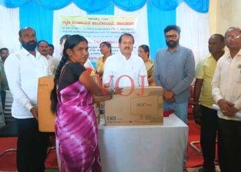 ಎಸ್ಸಿ/ಎಸ್ಟಿ ಪಂಗಡದ ಎಸ್‌ಎಫ್‌ಸಿ ಅನುದಾನ ವಿವಿಧ ಫಲಾನುಭವಿಗಳಿಗೆ ಸೌಲಭ್ಯಗಳನ್ನು ವಿತರಣೆ