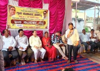 ಮಕ್ಕಳನ್ನು ಖಾಸಗಿ ಶಾಲೆಗಳಿಗೆ ಕಳಿಸದೇ ಗ್ರಾಮದಲ್ಲಿರುವ ಸರ್ಕಾರಿ ಶಾಲೆಗಳಿಗೆ ಸೇರಿಸಲು ಕರೆ.