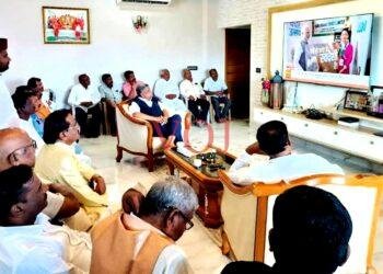 ಪ್ರಧಾನಿ ನರೇಂದ್ರ ಮೋದಿ ಅವರ ಮನ್ ಕಿ ಬಾತ್ ಕಾರ್ಯಕ್ರಮ ವೀಕ್ಷಣೆ  ಸಂಸದ ಜಗದೀಶ್ ಶೆಟ್ಟರ್