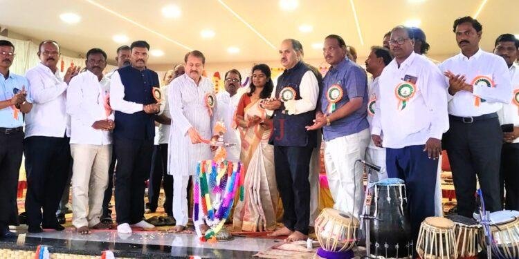 ಮಕ್ಕಳ ಪ್ರತಿಭೆಗೆ ತಕ್ಕಂತೆ ಶಿಕ್ಷಣ ನೀಡುವಲ್ಲಿ ಶಿಕ್ಷಕರ ಪಾತ್ರ ಮುಖ್ಯವಾಗಿದೆ.