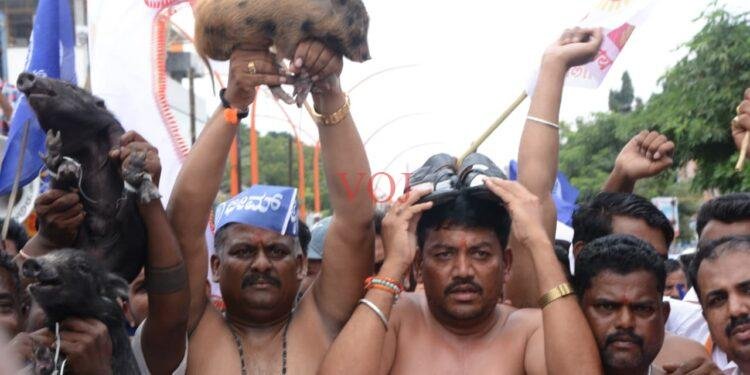 ಒಳ ಮೀಸಲಾತಿ ಜಾರಿಗೆ ವಿರೋಧಿಸಿ ಉಗ್ರವಾಗಿ ಪ್ರತಿಭಟನೆ