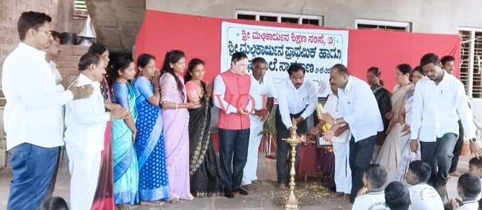 ಶಿಕ್ಷಕರ ದಿನಾಚರಣೆ-ಚಿಂತನಗೋಷ್ಠಿ ಶಿಕ್ಷಕ ಮನುಷ್ಯನ ಸೃಷ್ಟಿಕರ್ತ-ಬಸವರಾಜ ಹಂಚಲಿ