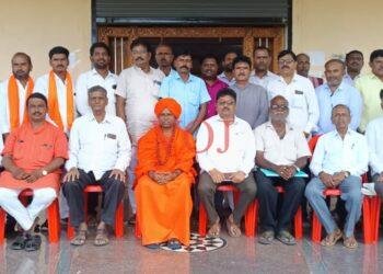 ತಂಗಡಗಿಯ ಹಡಪದ ಅಪ್ಪಣ್ಣ ಮಹಾಸಂಸ್ಥಾನ ಪೀಠದಲ್ಲಿ ರಾಜ್ಯ ಪದಾಧಿಕಾರಿಗಳ ಸಭೆ: ಜಾತಿ ಕಾಲಂನಲ್ಲಿ ಹಡಪದ ಎಂದೇ ಬರೆಸಲು ಶ್ರೀಗಳ ಕರೆ.