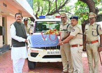 ನೂತನ ಮಹಿಂದ್ರಾ ಬೋಲೆರೋ ವಾಹನ ಆರಕ್ಷಕ, ಡಿಎಆರ್ ಕೀ ನೀಡುವ ಮೂಲಕ ಶಾಸಕ ಬಸನಗೌಡ ಹಸ್ತಾಂತರ