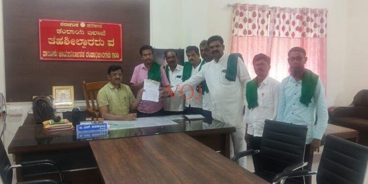 ಕಬ್ಬಿಗೆ ₹4 ಸಾವಿರ ರೂ ಬೆಲೆ ಆಗ್ರಹಿಸಿ ಪ್ರತಿಭಟನೆ