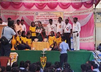 ಪಠ್ಯದ ಜೊತೆ ಕ್ರೀಡೆಗೂ ಮಹತ್ವ ನೀಡಬೇಕು