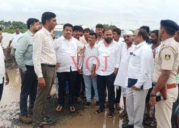 ಭೀಮಾನದಿ ಪ್ರವಾಹ ಪೀಡಿತ ಗ್ರಾಮಗಳಿಗೆ ಸಿಂದಗಿ ಶಾಸಕರು-ಜಿಲ್ಲಾಧಿಕಾರಿಗಳು ಭೇಟಿ ಪರಿಶೀಲನೆ: ಸಂತ್ರಸ್ಥರ ಸಮಸ್ಯೆ ಆಲಿಕೆ