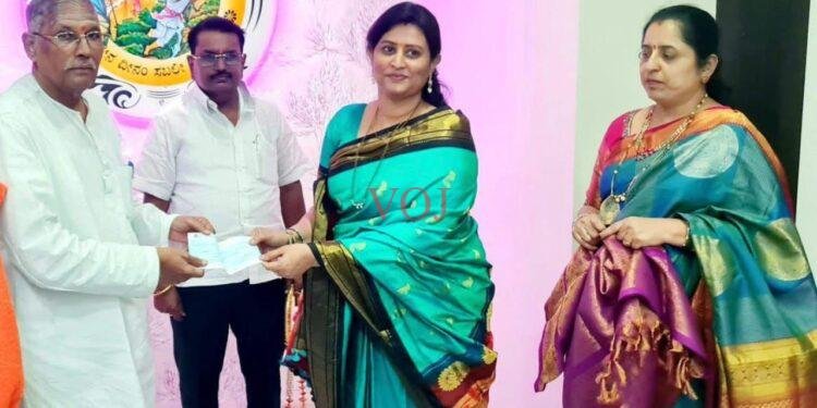 ವಿಜಯಪುರ ಗೋರಕ್ಷಾ ಕೇಂದ್ರಕ್ಕೆ ರೂ.5 ಲಕ್ಷ ದೇಣಿಗೆ