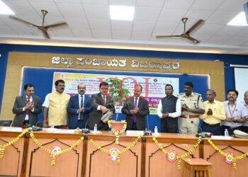 ಕಾನೂನಿನ ಕುರಿತು ಪ್ರತಿಯೊಬ್ಬರಿಗೂ ಅರಿವು ಮೂಡಿಸಲು ಗ್ರಾಮ ಮಟ್ಟಗಳಲ್ಲಿ ಶಿಬಿರಗಳನ್ನು ಏರ್ಪಡಿಸಿ