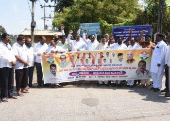 ವಿಜಯಪುರ | ಓಟ ಚೋರಿ’ ವಿರುದ್ಧ ಸಹಿ ಸಂಗ್ರಹಣೆ ಹಾಗೂ ಮತದಾರರ ಹಕ್ಕುಗಳ ರಕ್ಷಣೆ ಕಾರ್ಯಕ್ರಮಕ್ಕೆ ಚಾಲನೆ