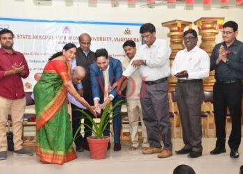 ಇಂದಿನ ಸ್ಪರ್ಧಾತ್ಮಕ ಯುಗದಲ್ಲಿ ವಿವಿಧ ಭಾಷೆಗಳ ಜ್ಞಾನ ಹಾಗೂ ಸಂವಹನ ಕೌಶಲಗಳನ್ನು ಸಂಪಾದಿಸುವುದು ಅತ್ಯಂತ ಅಗತ್ಯವಾಗಿದೆ