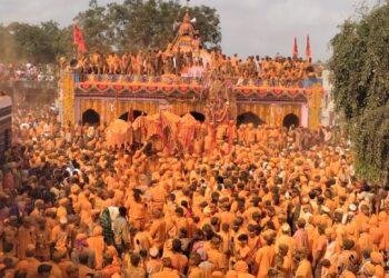 ನಾಗಠಾಣ ಜಾತ್ರೆಯಲ್ಲಿ ಭಕ್ತರು ಭಕ್ತಿಭಾವದಲ್ಲಿ ಮಿಂದೇಳುವ ದೃಶ್ಯ ಮನಮೋಹಕವಾಗಿತ್ತು