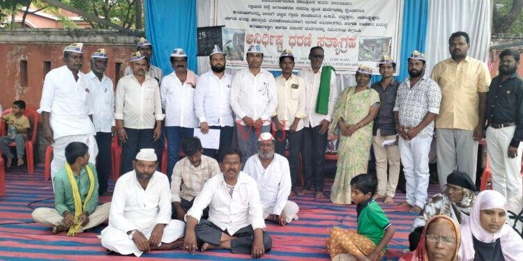 ದೇವರಹಿಪ್ಪರಗಿ ಶಾಸಕರ ವಿರುದ್ಧ ನಡೆಯುತ್ತಿರುವ ಅನಿರ್ದಿಷ್ಟಕಾಲ ಧರಣಿ-ಸತ್ಯಾಗ್ರಹ ಸ್ಥಳಕ್ಕೆ ಆಮ್ ಆದ್ಮಿ ಪಾರ್ಟಿ..!