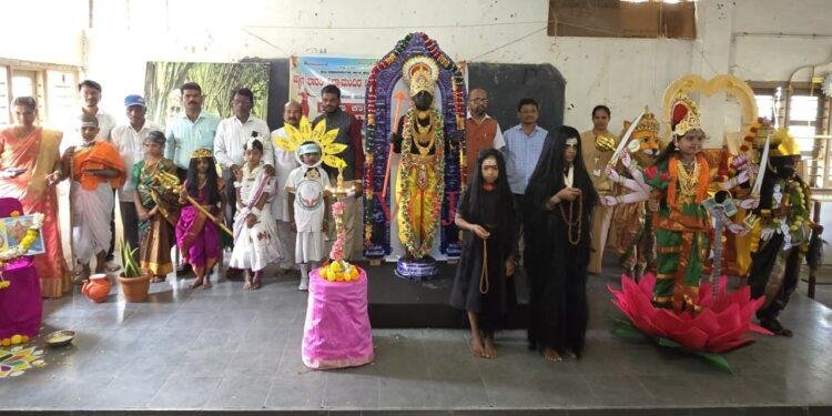 ಮಗುವಿನ ಆಸಕ್ತಿಗೆ ಅನುಗುಣವಾದ ಕಲೆಯನ್ನು ಬೆಳೆಸಿಕೊಳ್ಳಲು  ಪ್ರತಿಭಾಕಾರಂಜಿಯಿಂದ ಸಾಧ್ಯ 