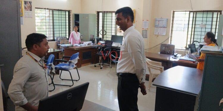 ನಗರದ ವಿವಿಧ ಕಚೇರಿಗಳಿಗೆ ಜಿಲ್ಲಾಧಿಕಾರಿ ದಿಢೀರ ಭೇಟಿ,ಪರಿಶೀಲನೆ