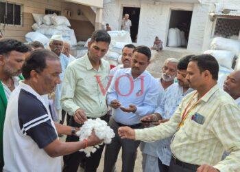 ಕೃಷಿ ಉತ್ಪನ್ನ ಮಾರುಕಟ್ಟೆ ಸಮಿತಿ ವಿಜಯಪುರಕ್ಕೆ ಅನೀರಿಕ್ಷಿತ ಭೇಟಿ ನೀಡಿ ಪರಿಶೀಲನೆ‌ ನಡೆಸಿದ ಜಿಲ್ಲಾಧಿಕಾರಿ ಡಾ.ಆನಂದ ಕೆ