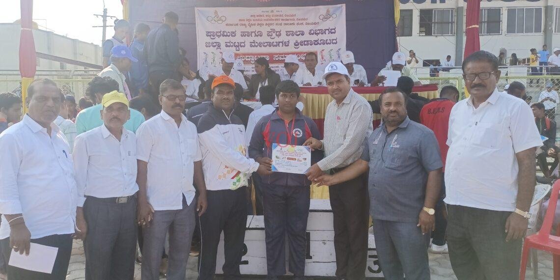 ವಿದ್ಯಾರ್ಥಿ ರೋಹಿತ್ ರಾಥೋಡ್ ಗುಂಡು ಎಸೆತದಲ್ಲಿ ರಾಜ್ಯಮಟ್ಟಕ್ಕೆ ಆಯ್ಕೆ