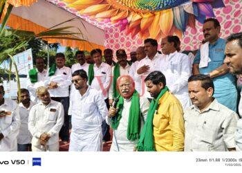 ಇಂಡಿಯಲ್ಲಿ ಸಕ್ಕರೆ ಕಾರ್ಖಾನೆಗಳು ಪ್ರತೀಟನ್ ಕಬ್ಬಿಗೆ ₹4 ಸಾವಿರ ರೂಪಾಯಿ ನೀಡಲು ಆಗ್ರಹಿಸಿ ಅನಿರ್ಧಿಷ್ಠ ಮುಷ್ಕರ