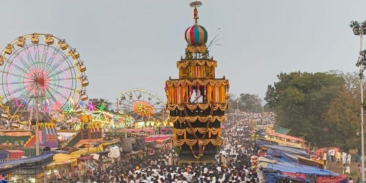 ಅಯ್ಯನಗುಡಿ ಗಂಗಾಧರೇಶ್ವರ ರಥೋತ್ಸವದಲ್ಲಿ ಅಪಾರ ಭಕ್ತರು ಬಾಗಿ.