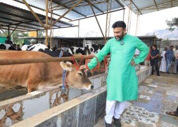 ಬೆಂಗಳೂರಿನ ಐಟಿ ಉದ್ಯೋಗಿ “ಕ್ಷೀರಾಲಯ” ಎಂಬ ಹಸು ಸಾಕಾಣಿಕೆ ಫಾರ್ಮ್