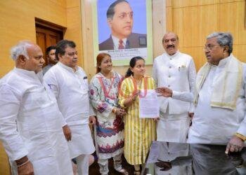 ಹಿರಿಯ ಐಎಎಸ್ ಅಧಿಕಾರಿ ಮಹಾಂತೇಶ್ ಬೀಳಗಿ ಅವರ ಪುತ್ರಿ ಚೈತನ್ಯಾ ಎಂ. ಬೀಳಗಿ ಅವರಿಗೆ ಸರಕಾರಿ ನೌಕರಿ