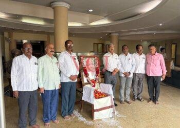 ಸಿದ್ಧೇಶ್ವರ ಶ್ರೀಗಳಿಗೆ ವಿಡಿಸಿಸಿ ಬ್ಯಾಂಕ್ ನಮನ