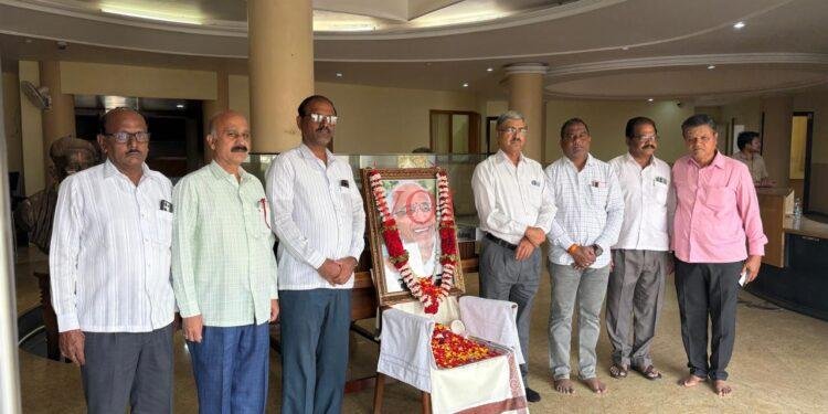 ಸಿದ್ಧೇಶ್ವರ ಶ್ರೀಗಳಿಗೆ ವಿಡಿಸಿಸಿ ಬ್ಯಾಂಕ್ ನಮನ