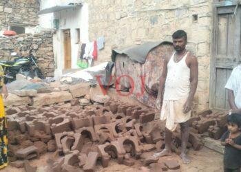 ಬಿಡಾಡಿ ದನಗಳ ಹಾವಳಿ ಬಿದಿಗೆ ಬಿದ್ದ ಕುಂಬಾರರ ಬದುಕು.