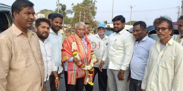 ಲಿಂಗಸುಗೂರಿನಿಂದ ಮುದೋಳಕ್ಕೆ ತೆರಳುತ್ತಿದ್ದ ಸಂದರ್ಭ ಸಚಿವ ಆರ್.ಬಿ. ತಿಮ್ಮಾಪುರರಿಗೆ ಮುದ್ದೇಬಿಹಾಳದಲ್ಲಿ ಗೌರವ ಸನ್ಮಾನ.