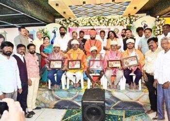 ಆ ಪೆನ್ನನ್ನು ಮೊನಚಾದ, ನಿಷ್ಪಕ್ಷಪಾತ ಮತ್ತು ಸತ್ಯನಿಷ್ಠ ಬರವಣಿಗೆಗೆ ಬಳಸಿಕೊಂಡಾಗ ಮಾತ್ರ ಅದರ ಮೌಲ್ಯ ಹೆಚ್ಚುತ್ತದೆ ನಿಷ್ಪಕ್ಷಪಾತ, ಎಚ್ಚರಿಸುವ ಪತ್ರಿಕೋದ್ಯಮವೇ ಸಮಾಜದ ರಕ್ಷಾಕವಚ – ಡಾ| ಶ್ರೀಗುರು ಚನ್ನವೀರ ಶಿವಾಚಾರ್ಯರು