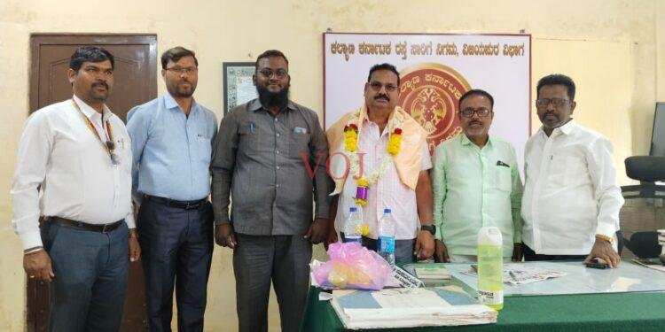 ನೂತನ ವ್ಯವಸ್ಥಾಪಕ ಅಶೋಕಕುಮಾರ ಬೋವಿ ಅವರನ್ನು ಆರ್‌ಎಂಎಸ್‌ಎ ಶಾಲೆಯ ಆಡಳಿತ ಮಂಡಳಿ ಸದಸ್ಯರಿಂದ ವ ಗೌರವ ಸನ್ಮಾನ.