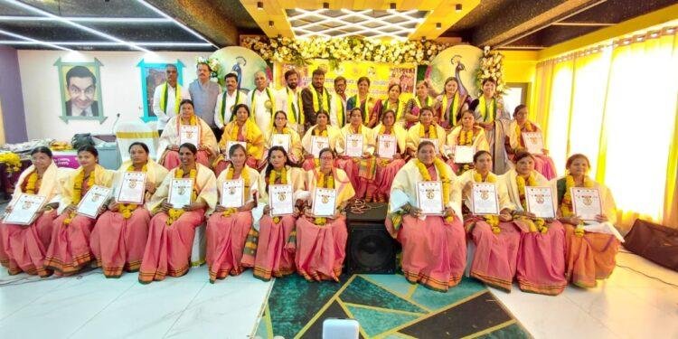 ಜಾನಪದ ಕಲೆ ಮತ್ತು ಸಾಹಿತ್ಯವನ್ನು ಮನೆಮನೆಗೂ ತಲುಪಿಸುವ ಹೊಣೆಗಾರಿಕೆಯನ್ನು ಮಹಿಳೆಯರು ಪರಿಣಾಮಕಾರಿಯಾಗಿ ನಿಭಾಯಿಸಬೇಕಿದೆ.