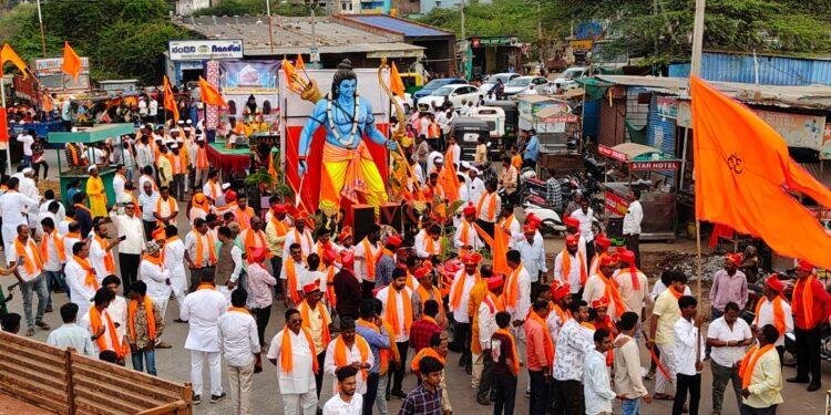 ಹಿಂದು ಸಮ್ಮೇಳನ ಬೃಹತ್ ಶೋಭಾಯಾತ್ರೆ ಅದ್ದೂರಿದಿಂದ ಕೂಡಿದ್ದು ಸಹಸ್ರಾರು ಜನರು ಪಾಲ್ಗೊಂಡು ಹಿಂದುತ್ವದ ಶಕ್ತಿ ಪ್ರದರ್ಶನ