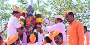 ಸ್ವಾಮಿ ವಿವೇಕಾನಂದ ಜಯಂತಿ; ಪುತ್ಥಳಿಗೆ ಮಾಲಾರ್ಪಣೆ ಮೂಲಕ ಶಾಸಕ ಯತ್ನಾಳರಿಂದ ಗೌರವ ನಮನ