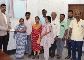 ಪತ್ರಕರ್ತ ಪ್ರಕಾಶ ಗುಳೇದಗುಡ್ಡ ಕುಟುಂಬಕ್ಕೆ ಸಿಎಂ ಪರಿಹಾರ ನಿಧಿಯಿಂದ 2 ಲಕ್ಷ ರೂ.ಗಳ ಚೆಕ್ ವಿತರಣೆ..