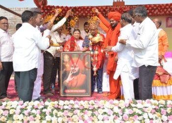 ಸನಾತನ ಧರ್ಮ ಉಳಿಯಬೇಕಾದರೆ ಪ್ರತಿಯೊಬ್ಬರೂ ಕನಿಷ್ಠ ಆರು ಮಕ್ಕಳನ್ನು ಹೆರಬೇಕು ಎಂದು ವಿಆರ್ಎಲ್ ಸಮೂಹ ಸಂಸ್ಥೇಗಳ ಅಧ್ಯಕ್ಷ, ಪದ್ಮಶ್ರೀ ಪ್ರಶಸ್ತಿ ಪುರಸ್ಕೃತ ಡಾ. ವಿಜಯ ಸಂಕೇಶ್ವರ