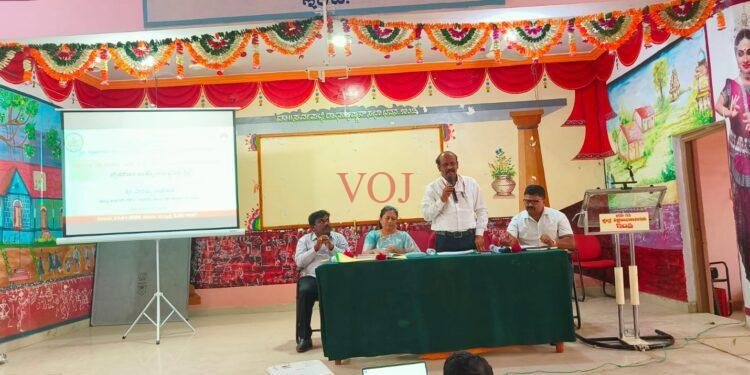 ಇಂಡಿ ನಗರದ ಗುರುಭವನದಲ್ಲಿ ನಡೆದ ಎಸ್ಸೆಸ್ಸೆಲ್ಸಿಪರೀಕ್ಷಾ ಫಲಿತಾಂಶ ವೃದ್ದಿಗಾಗಿ ಹಮ್ಮಿಕೊಂಡ ತಾಲೂಕಿನ ಮುಖ್ಯೋಪಾಧ್ಯಾಯರ ಸಭೆ