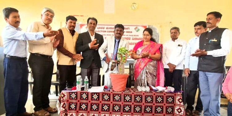 ಹಿಂದಿನ ಕಾಲದಲ್ಲಿ ಗುರುಕುಲದಲ್ಲಿ ಶಿಕ್ಷಣ ಪಡೆಯಲು ಉಪನಯನ ಸಂಸ್ಕಾರ ಅನಿವಾರ್ಯ