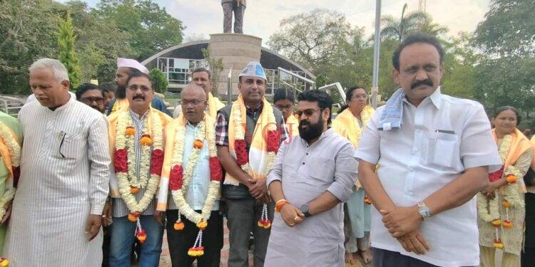 ಹೋರಾಟಗಾರ ಮಲ್ಲಿಕಾರ್ಜುನ ಕೆಂಗನಾಳ ಅವರಿಗೆ ಸನ್ಮಾನ
