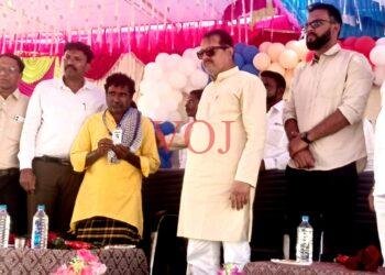 ಪಶು ಸಂಗೋಪನೆ ಇಲಾಖೆಯಿಂದ ರಕ್ಕಸಗಿ ಗ್ರಾಮದ ಕುರಿಗಾರರಿಗೆ ಗುರುತಿನ ಚೀಟಿಯನ್ನು ವಿತರಣೆ: ಶಾಸಕ ಸಿ ಎಸ್ ನಾಡಗೌಡ