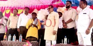 ಪಶು ಸಂಗೋಪನೆ ಇಲಾಖೆಯಿಂದ ರಕ್ಕಸಗಿ ಗ್ರಾಮದ ಕುರಿಗಾರರಿಗೆ ಗುರುತಿನ ಚೀಟಿಯನ್ನು ವಿತರಣೆ: ಶಾಸಕ ಸಿ ಎಸ್ ನಾಡಗೌಡ