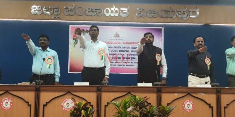 ಜಿಲ್ಲಾ ಮಾನವ ಅಭಿವೃದ್ಧಿ ವರದಿ 2025 ಹಾಗೂ ಸಮಗ್ರ ಮತ್ತು ಸುಸ್ಥಿರ ಜಿಲ್ಲಾ ಅಭಿವೃದ್ಧಿ ಯೋಜನೆ 2031ಕ್ಕೆ ಸಮಗ್ರ ಹಾಗೂ ನಿಖರ ದತ್ತಾಂಶಗಳನ್ನು ಕಾಲಮಿತಿಯೊಳಗೆ ಒದಗಿಸಿ ಜಿಲ್ಲಾಧಿಕಾರಿ ಡಾ. ಆನಂದ ಕೆ. ಕರೆ